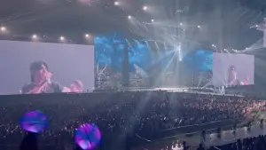 Задник к фильму "TOMORROW X TOGETHER WORLD TOUR 