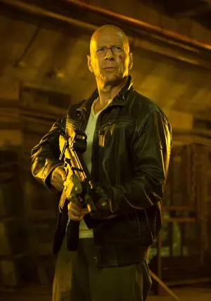 Постер к фильму "Крепкий орешек: Хороший день, чтобы умереть" #316050