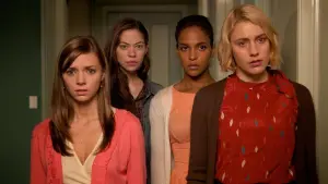 Задник к фильму "Девушки в опасности" #423061