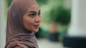 Задник к фильму "La Tahzan: Cinta, Dosa, Luka..." #672874