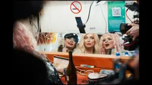 Задник к фильму "Королеви радості" #541788