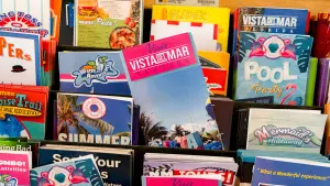 Задник к фильму "Барб и Звезда едут в Виста дель Мар" #364541