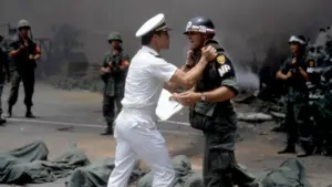 Видео к фильму Пурпурные сердца | Purple Hearts (Original Theatrical Trailer)