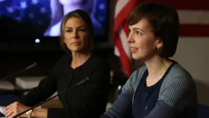 Задник к фильму "Семейные узы" #424336