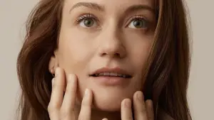 Задник к фильму "Katherine Levac: L