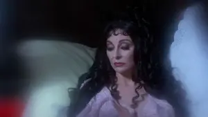 Задник к фильму "Эльвира - Повелительница Тьмы 2. Проклятые холмы Эльвиры" #475212