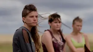 Задник к фильму "К востоку от стены" #617494