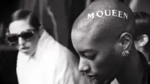 Задник к фильму "МакКуин" #744505