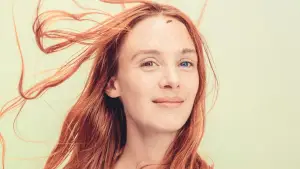 Задник к фильму "Молодая женщина" #741502