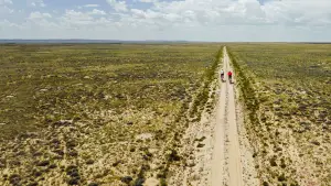 Задник к фильму "Восхождение на Палец Дьявола" #736318