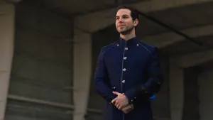 Задник к фильму "Тайное общество младших монарших особ" #269211