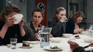 Задник к фильму "Дегустаторши" #607556