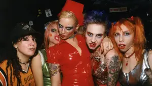 Задник к фильму "Pretty Ugly: The Story of the Lunachicks" #776919