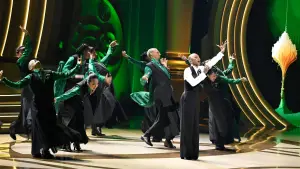 Задник к фильму "Злая: Одна чудесная ночь" #626788