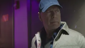 Задник к фильму "Под наблюдением" #325839