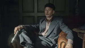 Задник к фильму "Острые козырьки: бессмертный" #759659