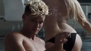 Задник к фильму "Информаторы" #364440