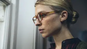 Задник к фильму "Этажом ниже" #352696