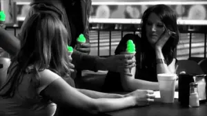 Задник к фильму "Зомби тоже люди" #499753