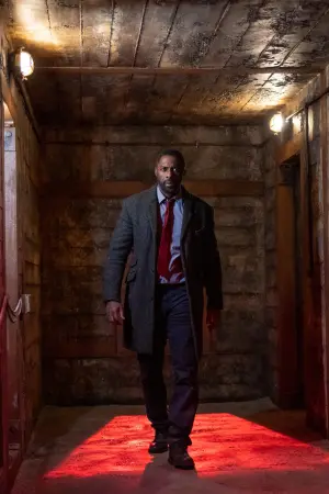 Постер к фильму "Лютер: падшее солнце" #268348