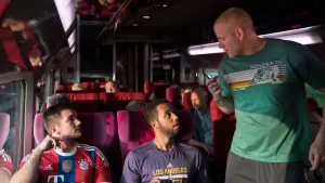 Задник к фильму "Поезд на Париж" #331216