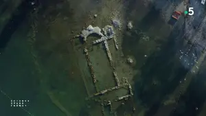 Задник к фильму "Iznik, les mystères de la basilique engloutie" #197467