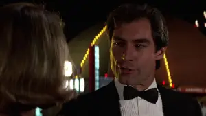 Задник к фильму "007: Искры из глаз" #637763