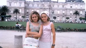 Задник к фильму "Паспорт в Париж" #423544