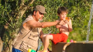 Видео к фильму Каникулы в Провансе | My Summer in Provence / Avis de mistral (2014) - Trailer English Subs