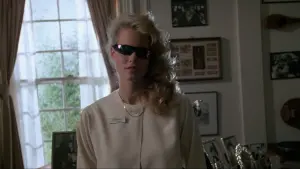 Задник к фильму "Человек в красном ботинке" #395719