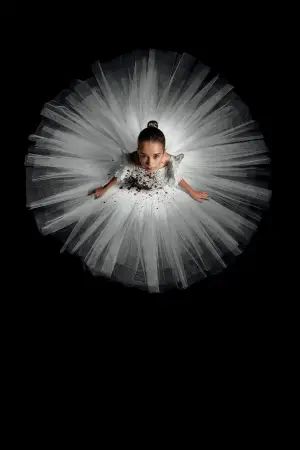 Постер к фильму "Эбигейл" #573685