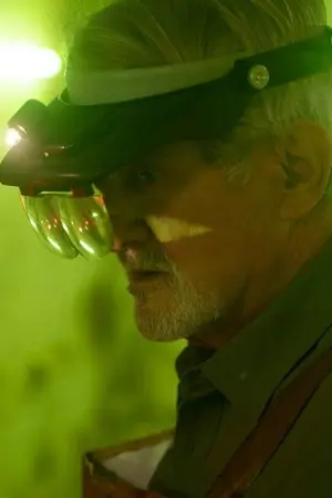 Постер к фильму "Не дыши: Игра на выживание" #396106