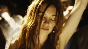 Задник к фильму "Молодая женщина" #741494