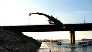 Задник к фильму "Вторжение динозавра" #701241