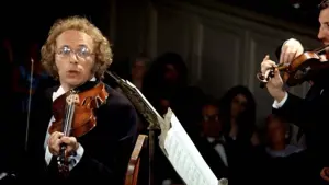 Задник к фильму "Высокий блондин в чёрном ботинке" #247584