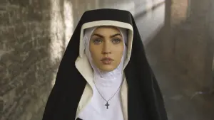 Задник к фильму "Как потерять друзей и заставить всех тебя ненавидеть" #309371