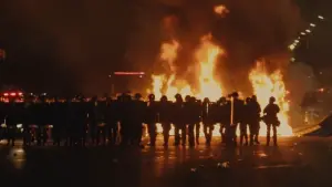 Задник к фильму "На краю демократии" #425077