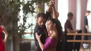 Задник к фильму "Парни не танцуют" #408897