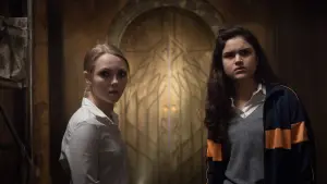 Задник к фильму "Дальше по коридору" #339670