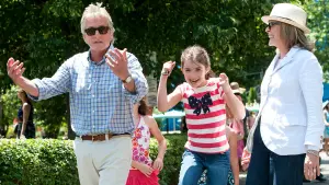 Задник к фильму "А вот и она" #305346