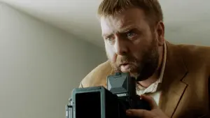 Задник к фильму "Тайны и ложь" #207320