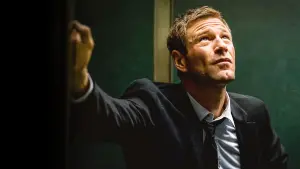 Задник к фильму "Экспат" #305446