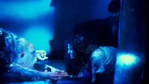 Задник к фильму "Восставший из ада" #256111