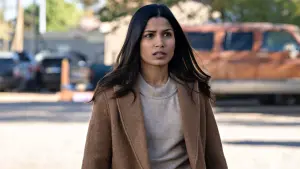 Задник к фильму "Посторонние" #309800