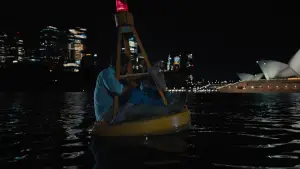 Задник к фильму "Кто угодно, кроме тебя" #575426