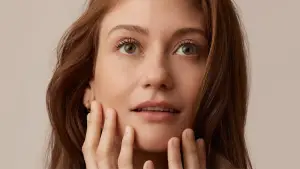 Задник к фильму "Katherine Levac: L