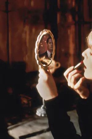 Постер к фильму "Твин Пикс: Сквозь огонь" #643399