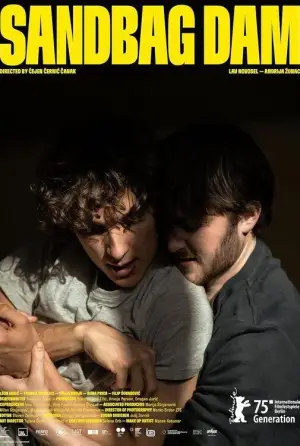 Плотина из мешков с песком