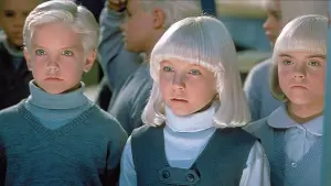 Задник к фильму "Деревня проклятых" #305044