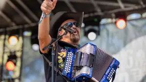 Задник к фильму "Built on Zydeco" #780659